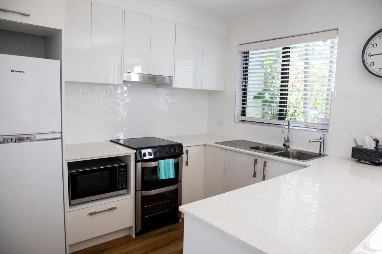 2 Bedroom Renovated Townhouse, Walk To Noosa River Noosaville Exterior photo